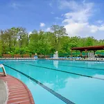 Chalet Lake, Movie Theater, Hot Tub, Arcade