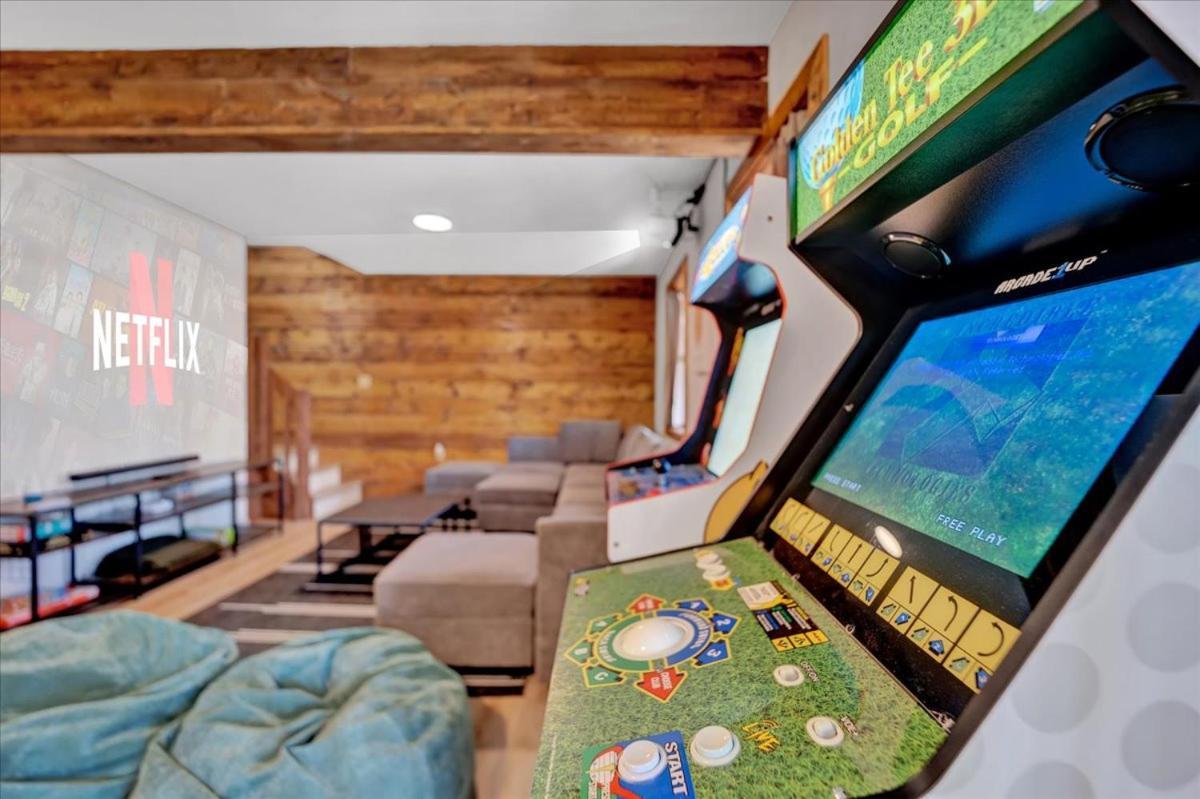 Lake, Movie Theater, Hot Tub, Arcade Chalé