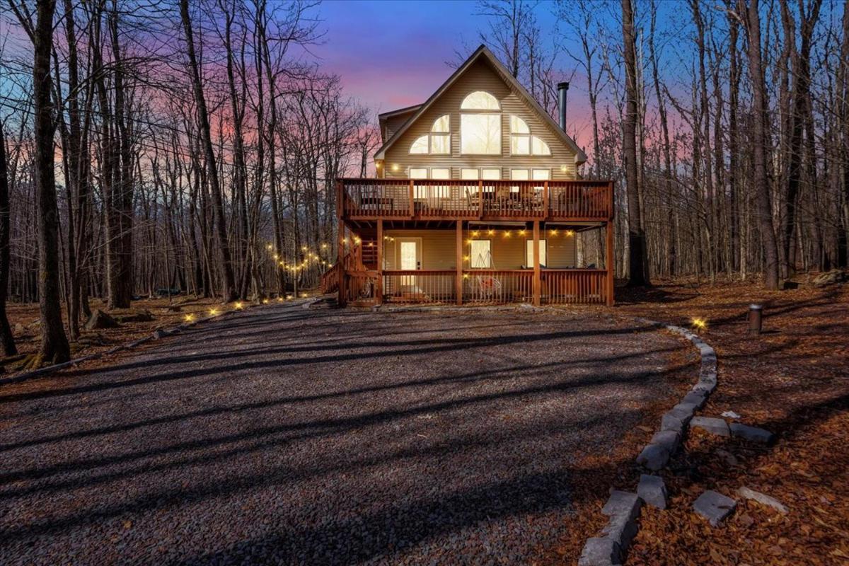 Lake, Movie Theater, Hot Tub, Arcade
